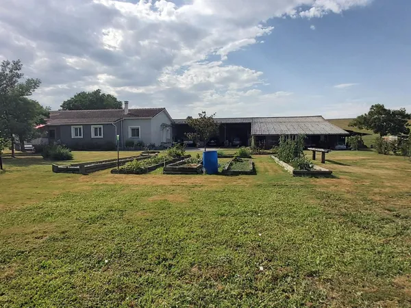 Joli Plain-pied sur 1,8 hectare Proche BOULOGNE SUR GESSE