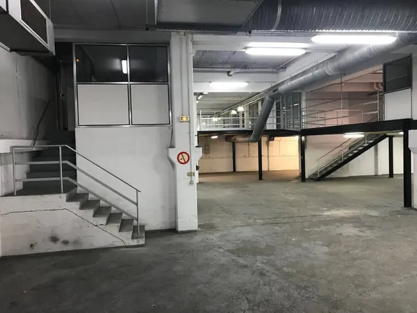 Local commercial 1975 m²