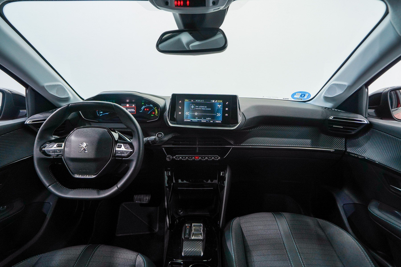 Peugeot 208 — photo 11