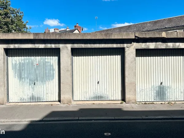 2 x GARAGES FERMES A VENDRE - QUARTIER GRAMMONT - TOURS (par LOT ou SEPARES)