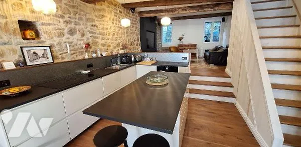 Maison 6 pièces 222 m²