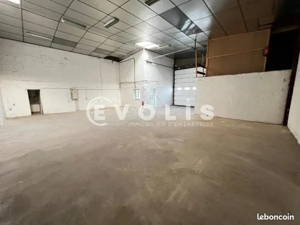 Local d'activité 319 m²