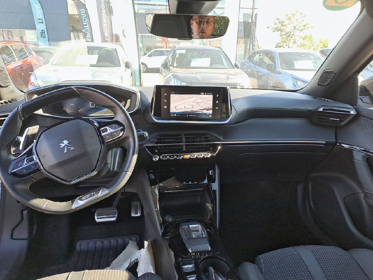 Peugeot 2008 puretech 130 s&s eat8 gt — photo 8