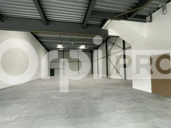Local d'activité 718 m²