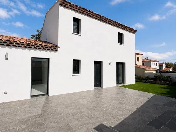 Maison neuve de 150 m² avec 3 suites parentales et jardin
