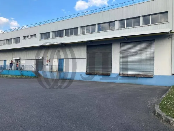 Local d'activité 1357 m²