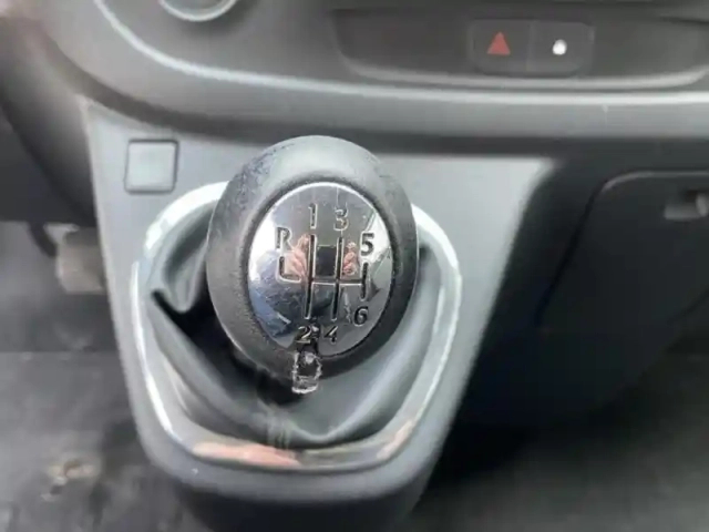 Renault Trafic fg l1h1 1200 1.6 dci 120ch confort euro6 — photo 12