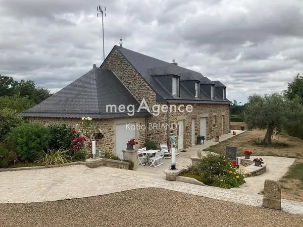 Maison en pierre de 6 pièces dont 5 chambres