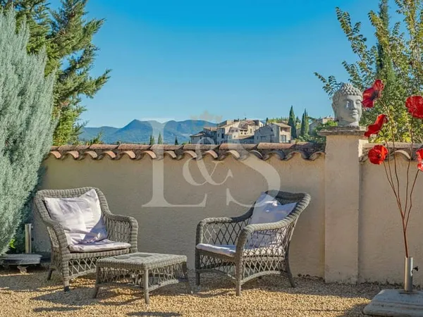 Villa 6 pièces 243 m²