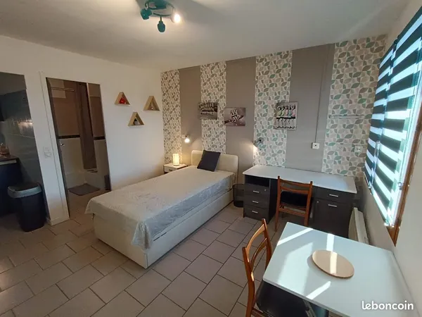 Joli studio meublé TOUT INCLUS avec lave-linge