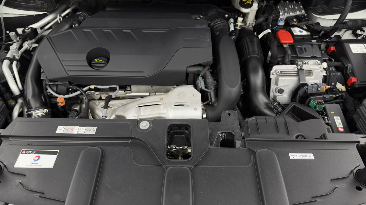 Peugeot 3008 Hybrid 225 e-EAT8 — photo 10