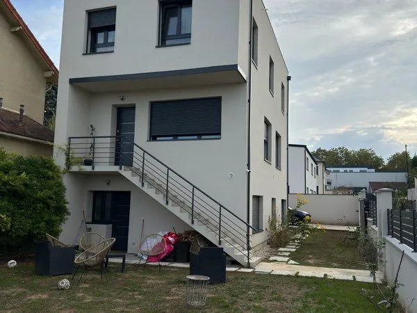 Maison récente (avec F2 indépendant) - Zone pavillonnaire