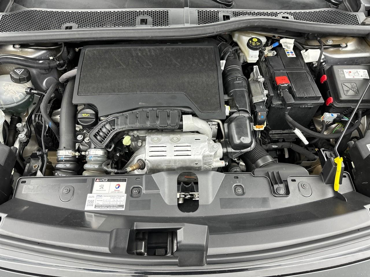 Peugeot 2008 puretech 130 s&s eat8 gt pack — photo 13