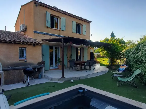 Maison 100m², 3 chambres, terrasse piscine, proche centre et écoles