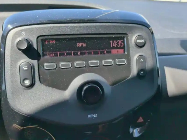 Peugeot 108 vti 72ch bvm5 — photo 38