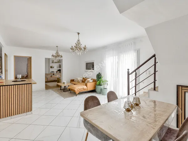 MAISON CONTEMPORAINE 4 CHAMBRES HABITABLE DE PLAIN PIED PROCHE CENTRE