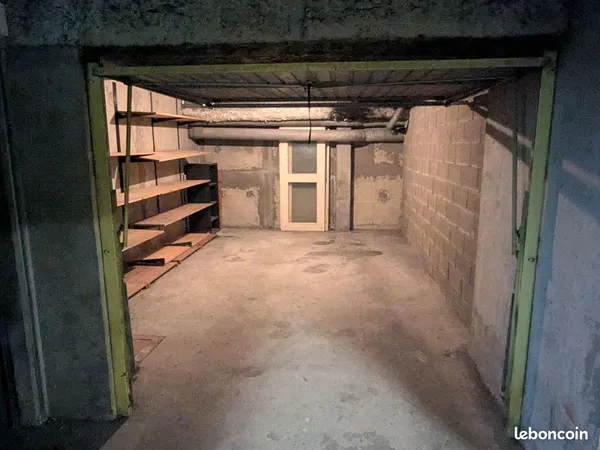 Garage fermé / parking