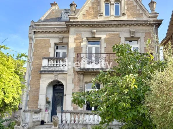 Maison 6 pièces 210 m²