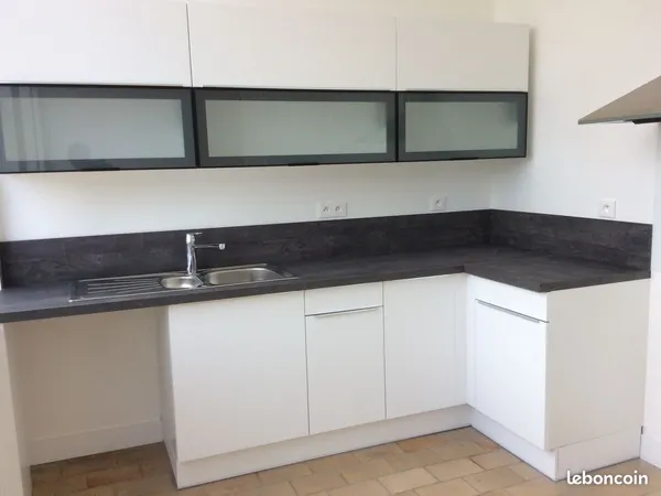 Loue appartement type loft de 80m2