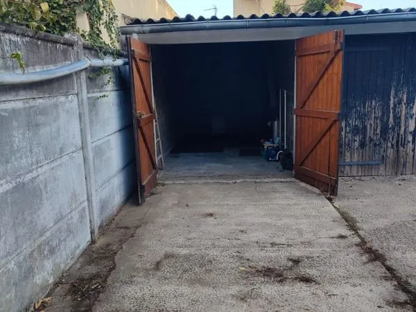 Garage fermé + place de parking - Bondy (93140)