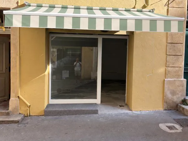 Local commercial emplacement numéro 1 Aix - loyer 1170