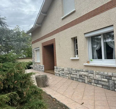MAISON TYPE 4 + GRAND HAGAR DE STOCKAGE