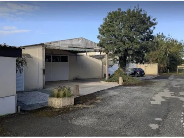 Local commercial 11 pièces 400 m²