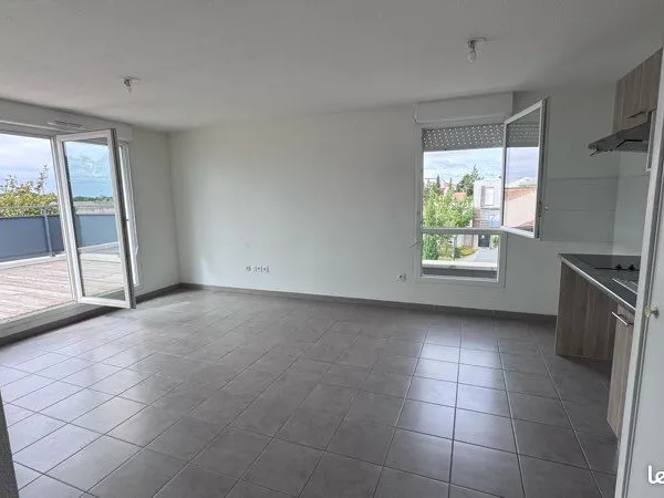 BEL APPARTEMENT T3 60 M2+ GRANDE TERRASSE 39M2 SANS ViS À ViS ORiENTÉ SUD TRÈS CLAiR PROCHE DES COMM