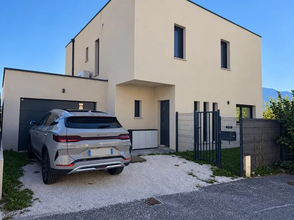Villa 4 pièces pour investir à Tullins avec LYSI IMMOBILIER