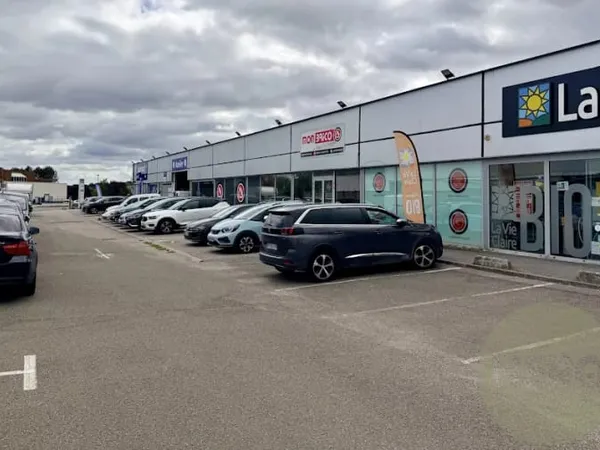 Local 720 m²