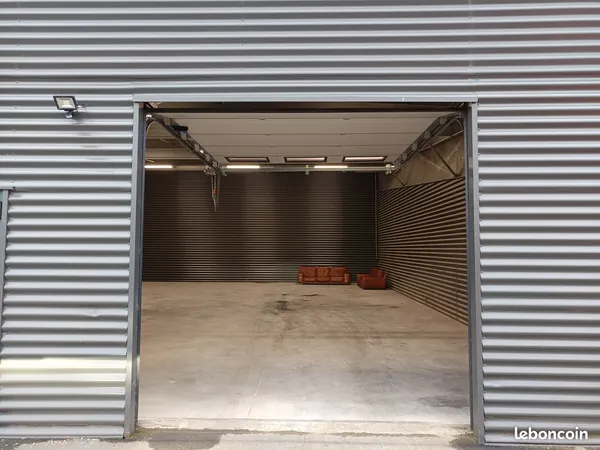 LOCAL D'ACTIVITE 300 m²