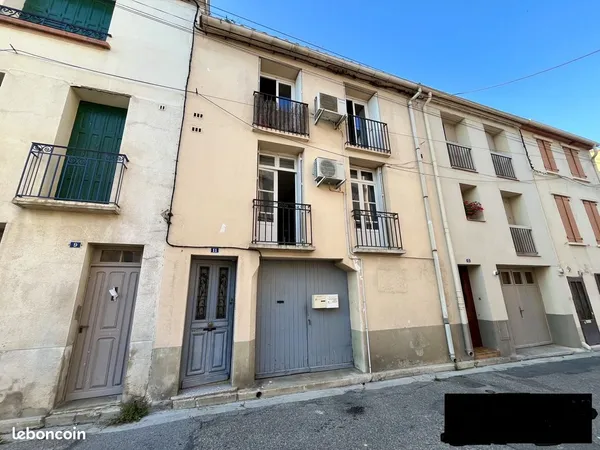 Maison de village composée de deux appartements déjà loués idéal investisseur