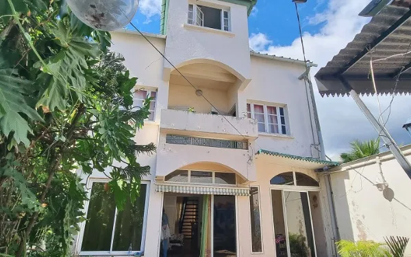 Exclusivité Saint Denis centre Maison de type 7.