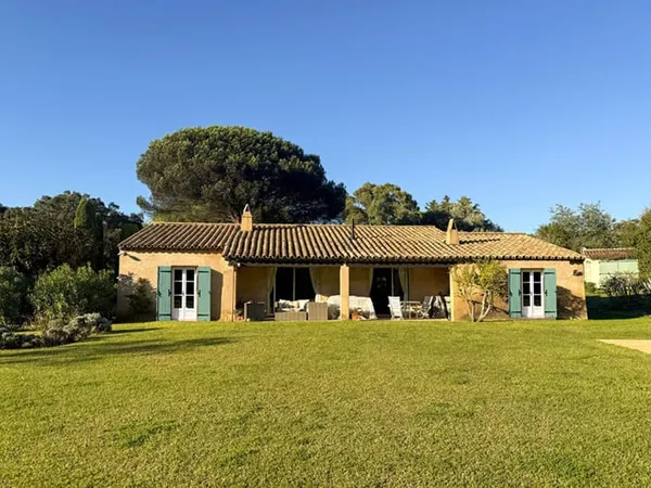 Villa proche du centre de St Tropez et de la plage
