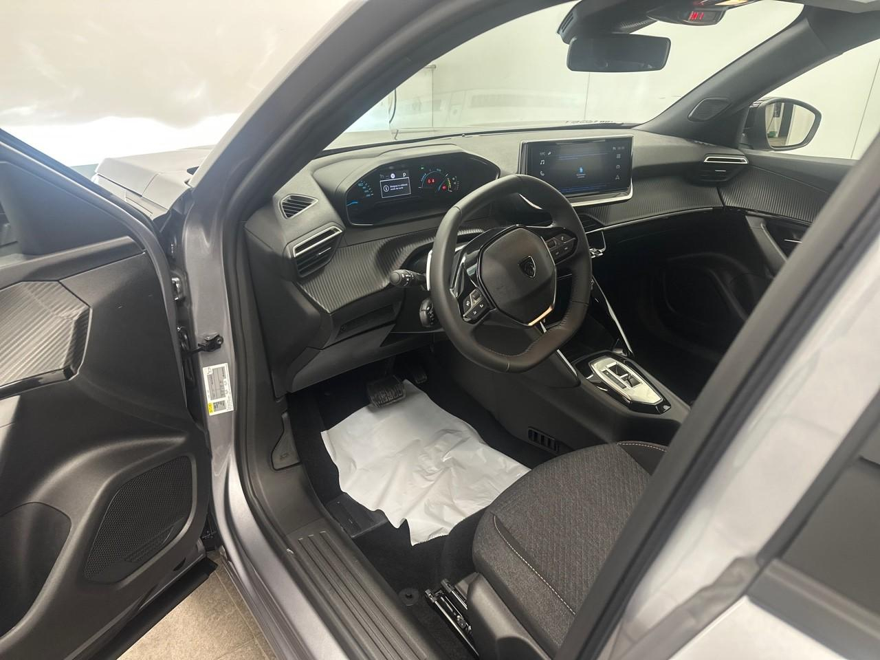 Peugeot 2008 hybrid 145 ch e-dcs6 style — photo 12