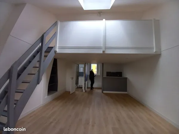 Grand studio 39 m2 Abbeville centre-ville