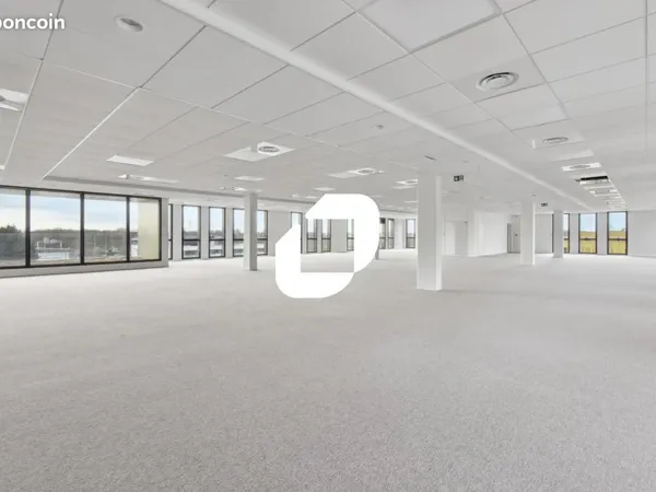 Bureau 3 724 m²