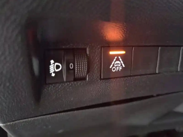 Peugeot 2008 puretech 130 s&amp;s eat8 — photo 29