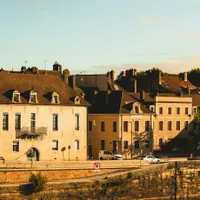 Marché immobilier Chalon-sur-Saône 2026 : prix, quartiers et le paradoxe d'une sous-préfecture 28 % plus peuplée que sa préfecture — mais moins chère au m²