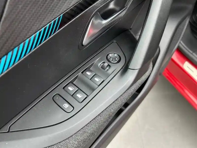 Peugeot 2008 puretech 130 s&amp;s eat8 — photo 18