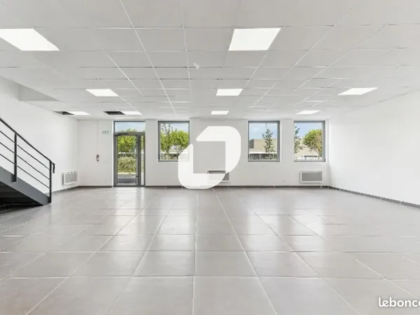 Local d'activité 396 m²