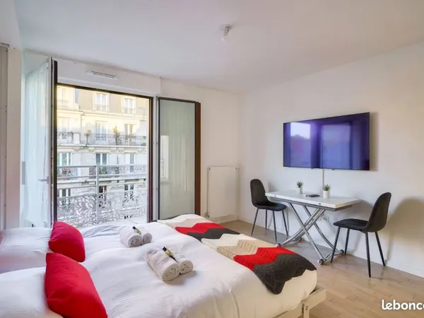 Superbe studio traversant avec 2 balcons - Rue de la Convention, Paris 15