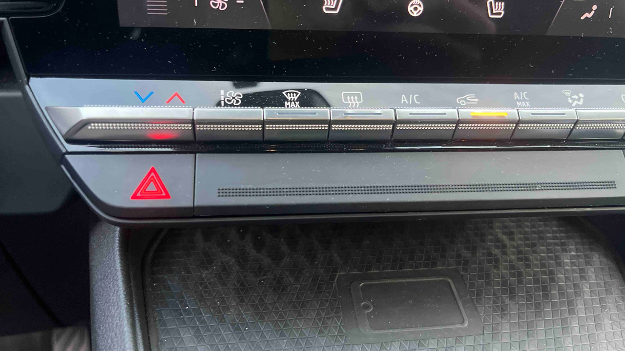 Renault Megane E-Tech EV40 130ch standard charge — photo 21