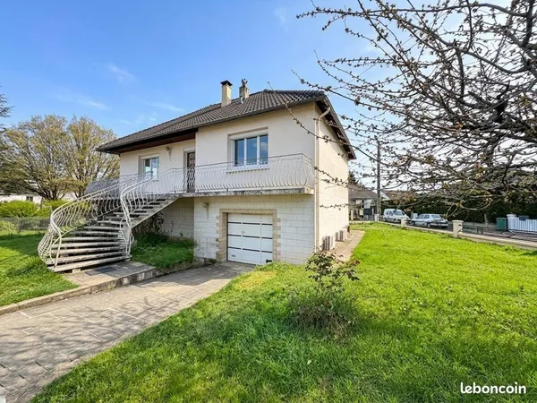 Maison familiale au calme avec jardin proche des commodités à BALLAN-MIRE