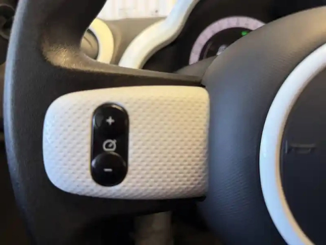 Renault Twingo iii e-tech — photo 28