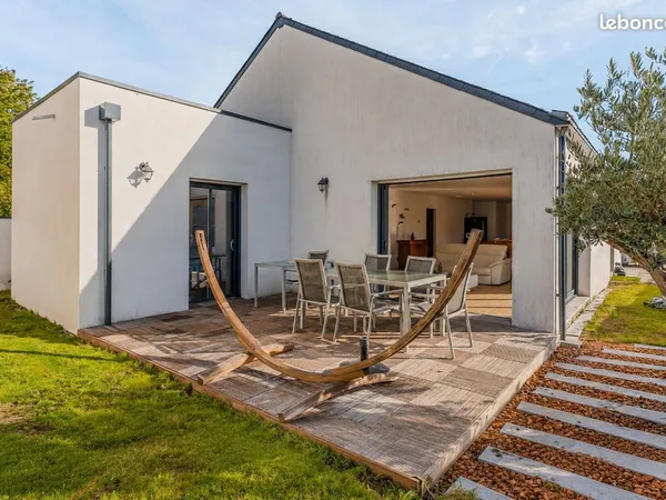 Maison de plain-pied 144 m² - 4 chambres - Jardin - Garage