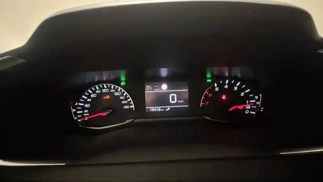 Peugeot 2008 puretech 100 s&amp;s bvm6 — photo 15