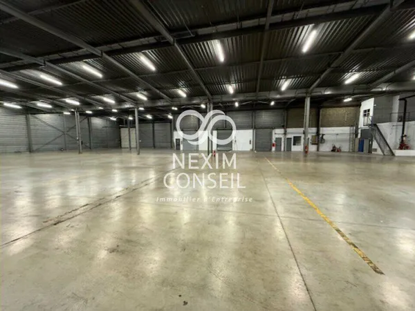 Entrepôt 2280 m²