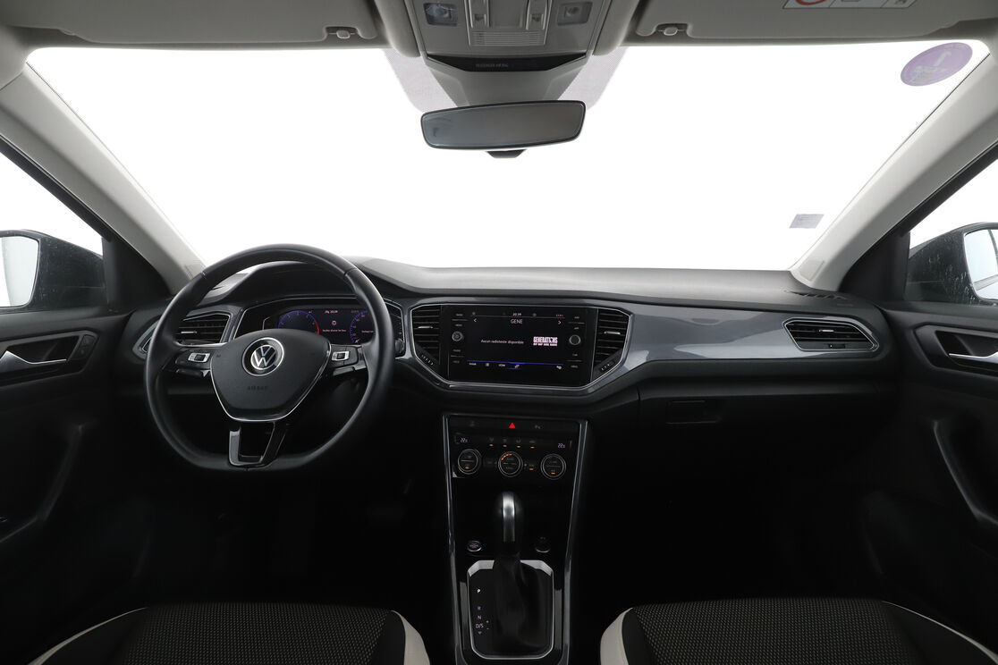 Volkswagen T-Roc 1.5 TSI EVO DSG7 — photo 11