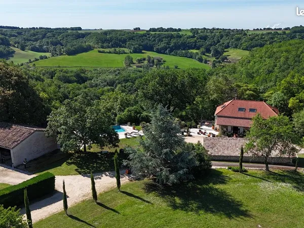 Propriété 10 pièces 230 m²